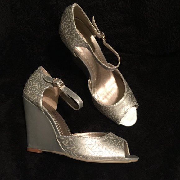 ✅ REDUCED! 🥳 NATURAL BREEZE WEDGE / OPEN TOE - Picture 1 of 11